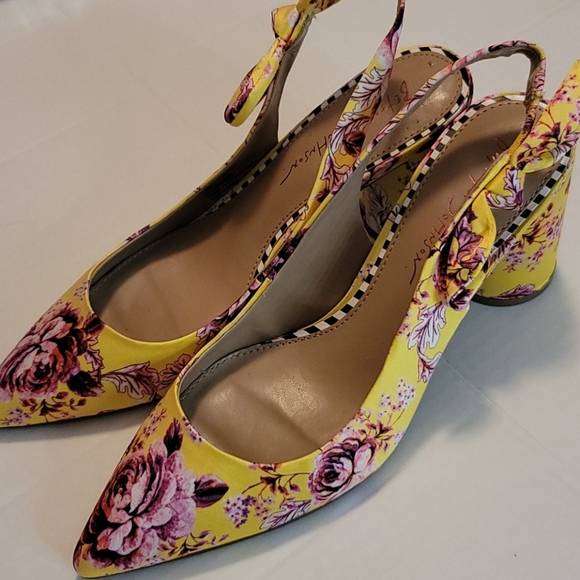 Betsey Johnson Shoes - Betsey Johnson Floral Slingback Block Heels 7.5